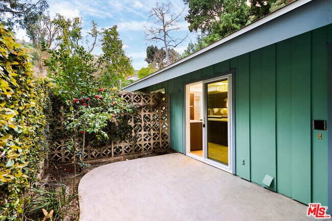 Building Photo - 3151 Oakdell Ln