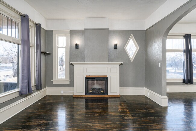 Primary Photo - 2233 S 2nd Ave