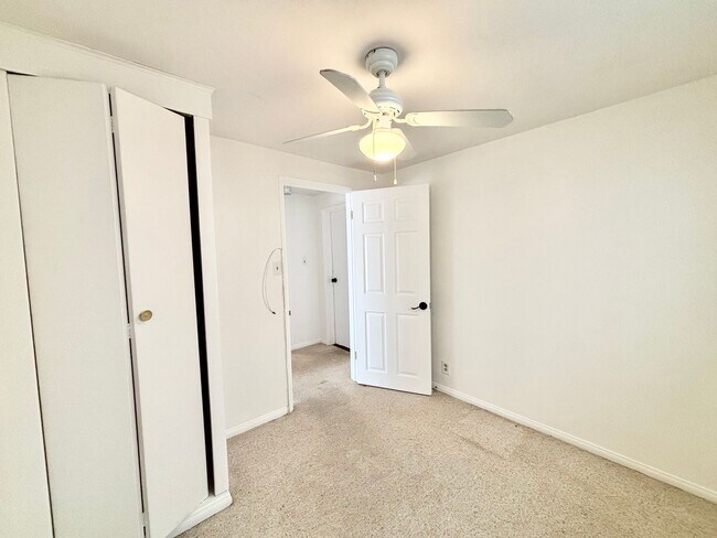 Building Photo - 4027-4029 Ocean Dr