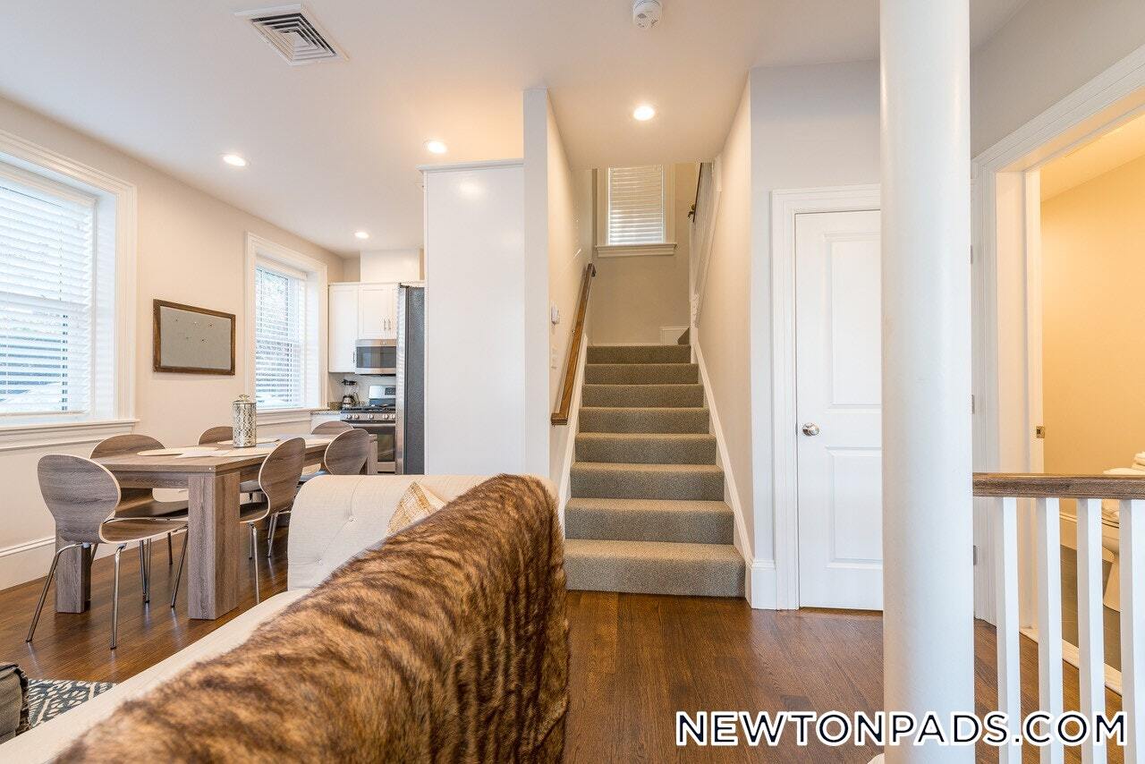 Building Photo - 2044 Beacon St