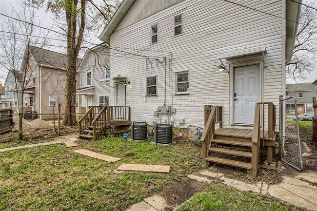 Building Photo - 1097 E 16th Ave