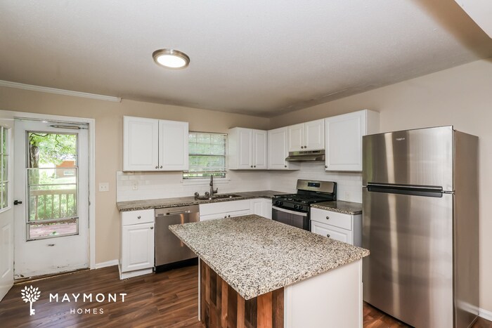 Building Photo - 1684 Regency Pl