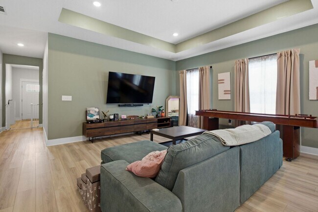 Building Photo - 4 Bedroom in CRESTVIEW!!