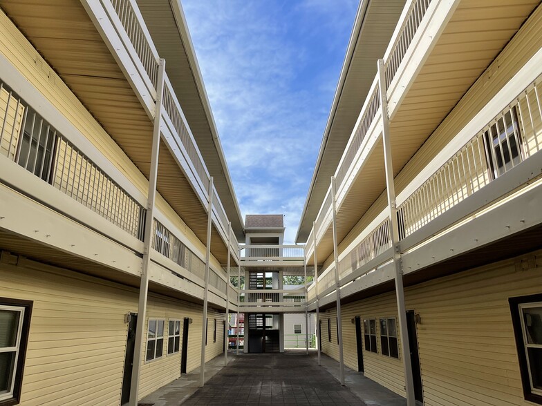 Building Photo - Royal Heights Apartments