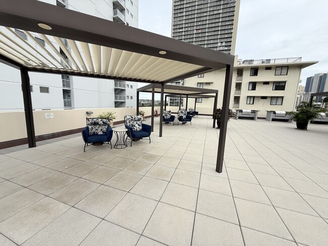 Building Photo - 2211 Ala Wai Blvd