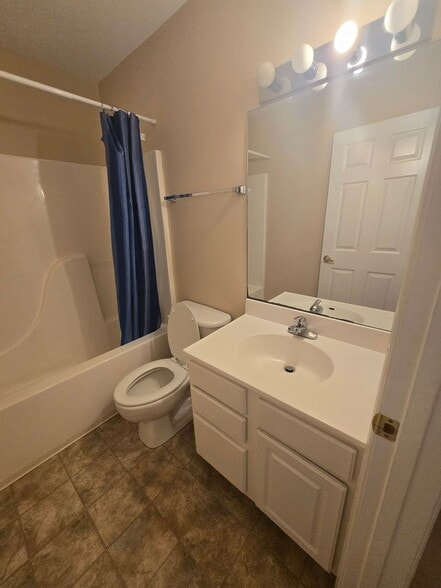 Building Photo - 252 Donna Ave