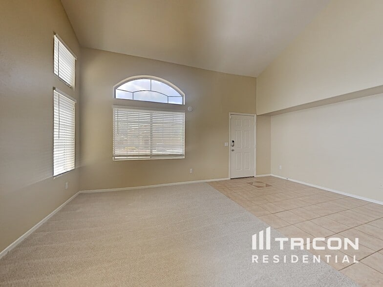 Building Photo - 9556 W Hatcher Rd