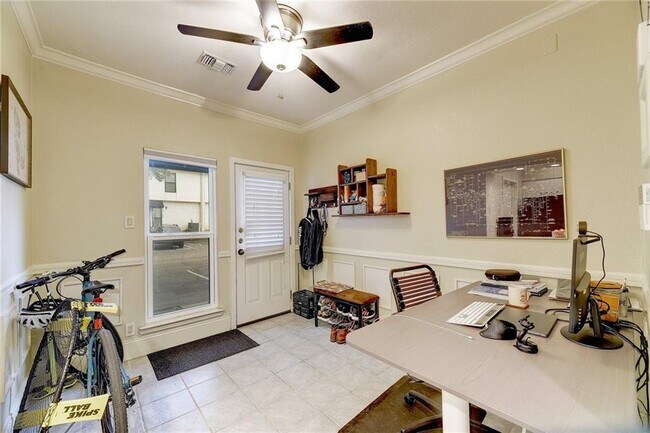 Building Photo - 1307 Kinney Ave