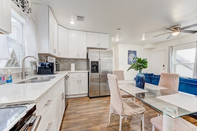 Building Photo - 2720 Truxillo St