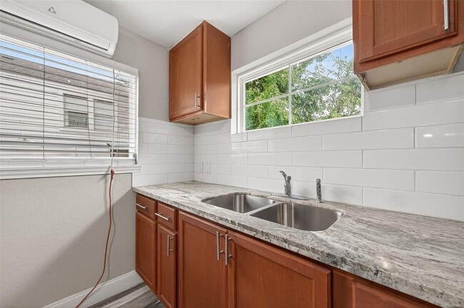 Building Photo - 1511 Scharpe St