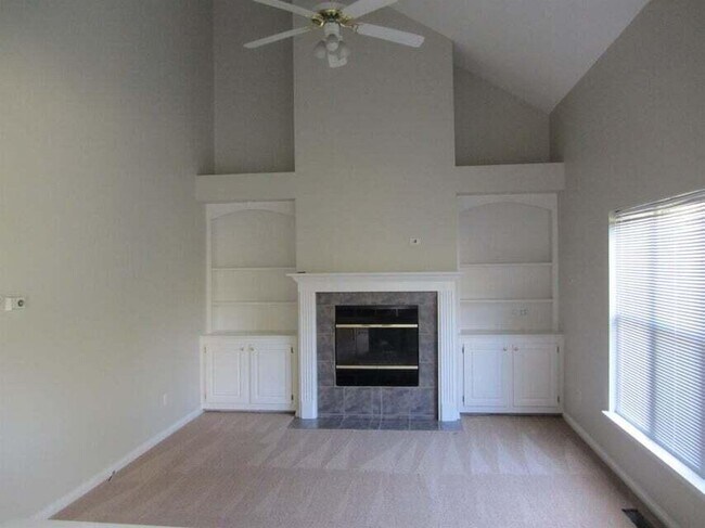 Building Photo - 537 Forest Hill Dr