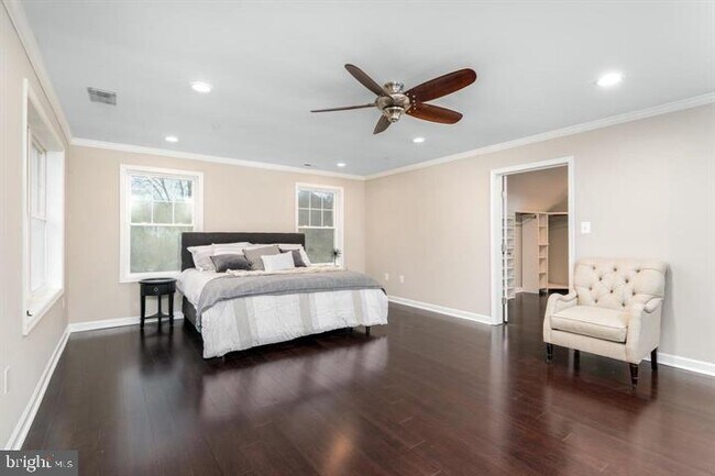 Building Photo - 1201 Regal Ln