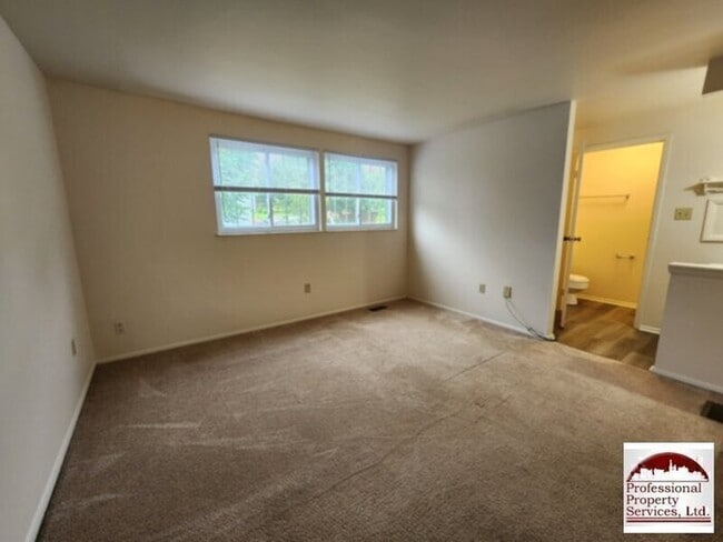 Building Photo - Upgraded End Unit In Amber Meadows