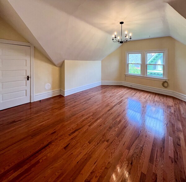 Living Room - 926 Savannah Ave