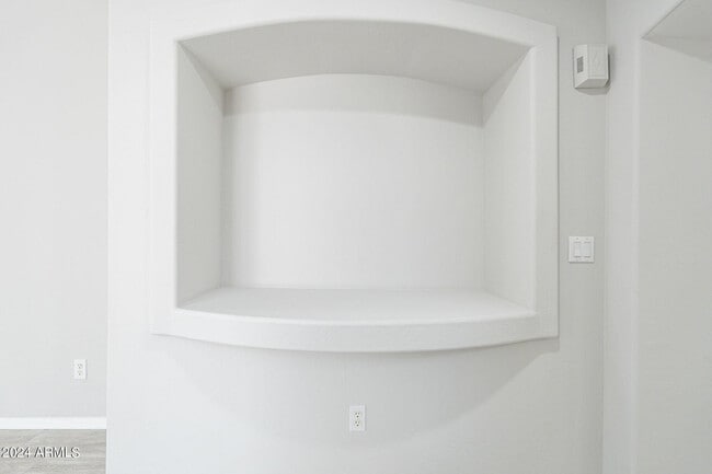 Building Photo - 6326 W El Cortez Pl