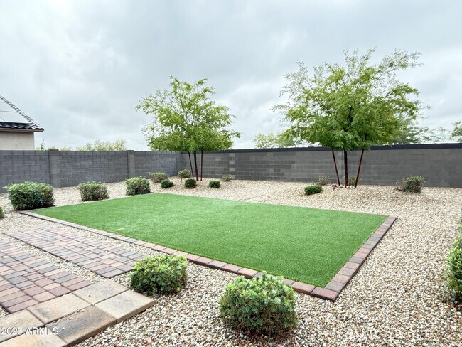 Building Photo - 17569 W Country Club Terrace