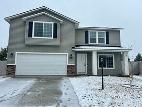 Building Photo - Modern Layout, Private Backyard, Prime Location |3 bed 2.5 bath Home in Nampa