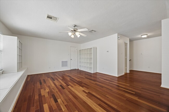 Building Photo - 7608 Janak Dr