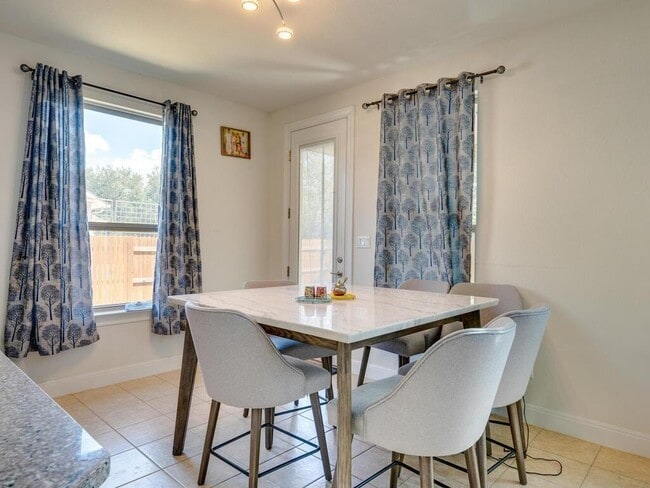 Building Photo - 4504 Tanglewood Estates Dr