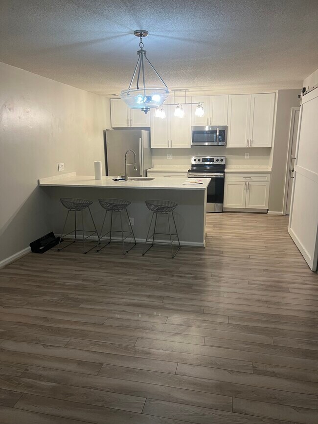 Primary Photo - 863 Miller Creek Ln