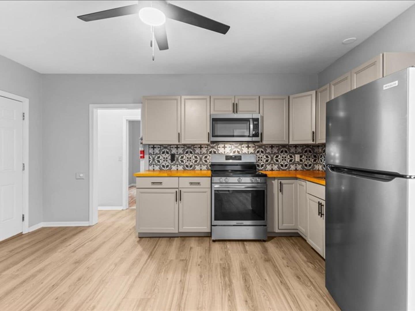 Building Photo - 158 Main St