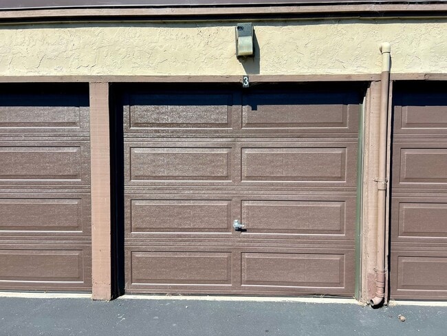 Building Photo - 1177 Oddstad Blvd