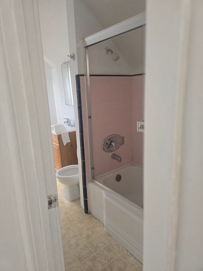 Building Photo - 2 Bed 1 Bath in North Park