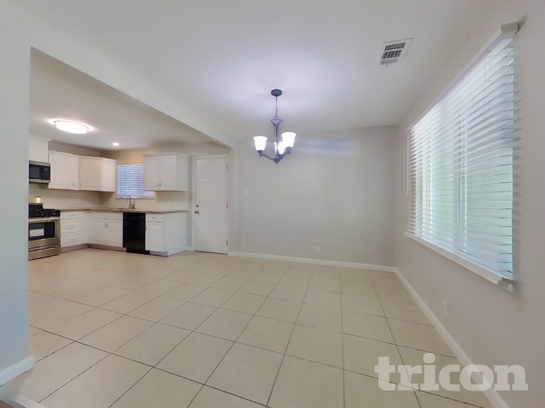 Building Photo - 5041 Whittier Dr