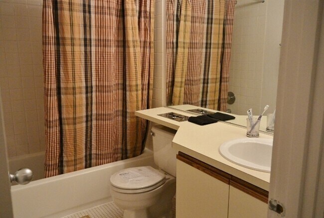 Building Photo - Welcome to Urban Elegance in the Heart of Historic Old City, Philadelphia