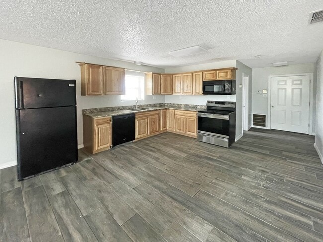 Building Photo - 531 W Spears Dr
