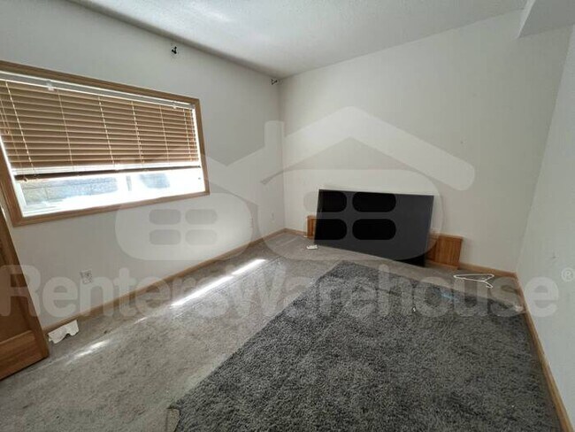 Building Photo - Available Now! Amazing Townhouse 3 Bedroom...