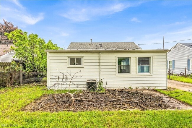 Building Photo - 15922 Eleanore Dr