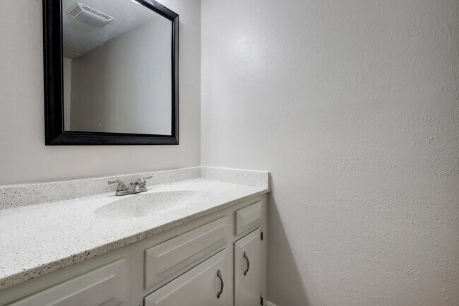 Building Photo - Two stories 3 Bedrooms & 3 Bathrooms Home for Rent in Desirable Anderson Mill NW of Austin