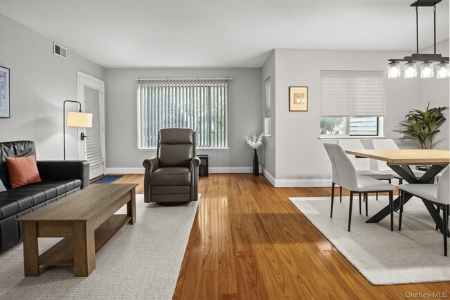 Building Photo - 50 Bayberry Dr