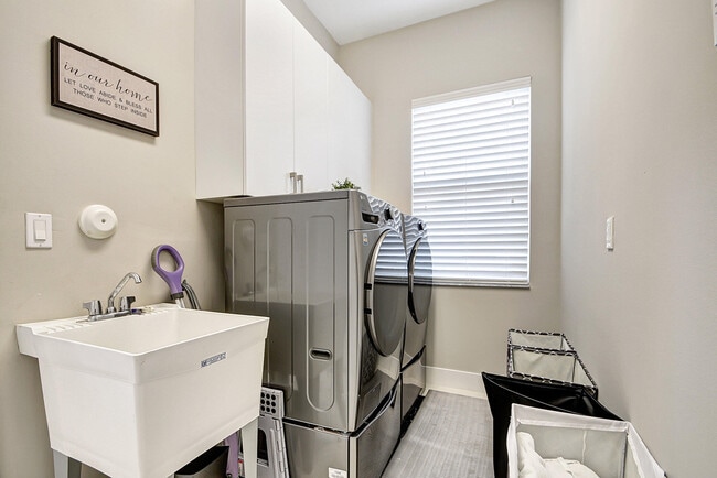 Building Photo - 8952 Cypress Grove Ln