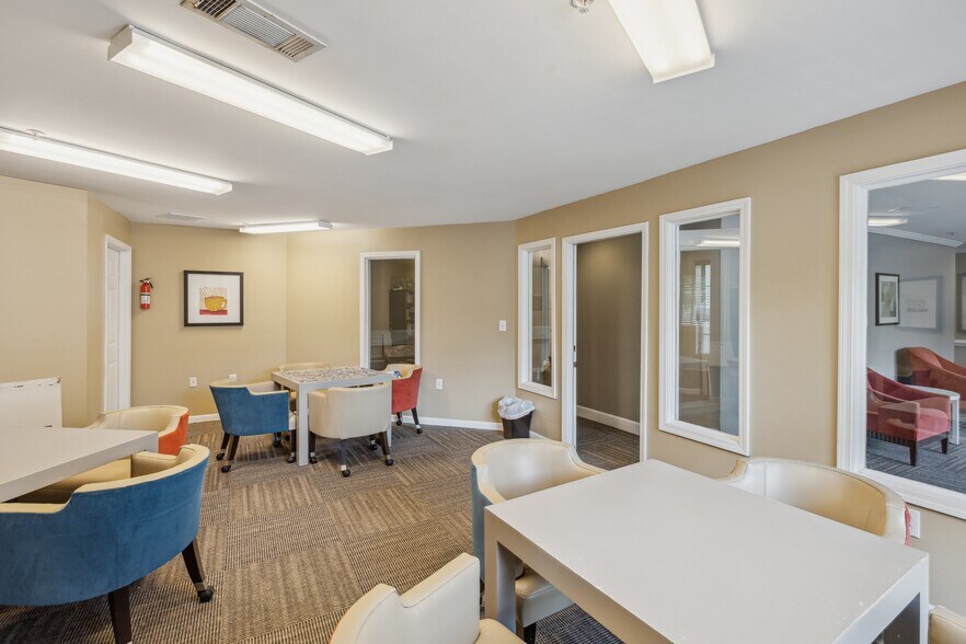 Building Photo - Columbia Colony Senior