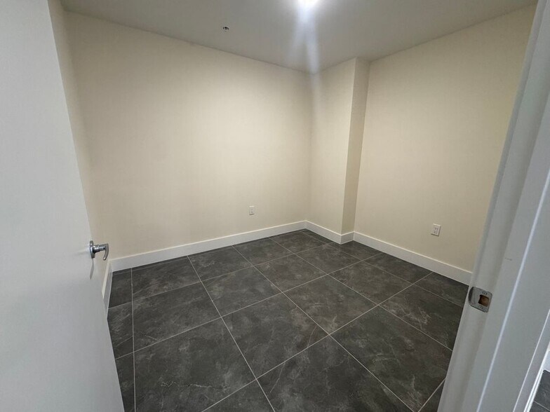Building Photo - 26589-610 Rosewood Pointe Dr