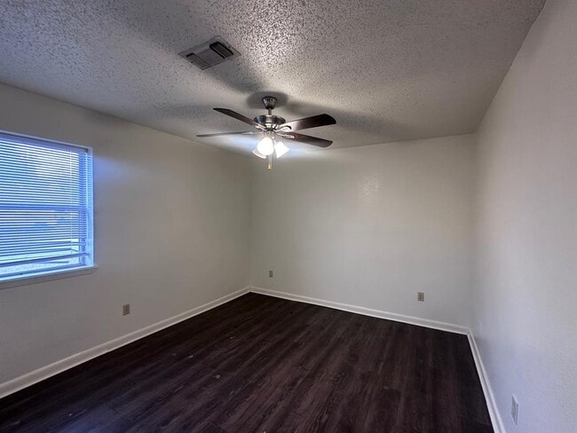 Building Photo - 413 Magnolia St