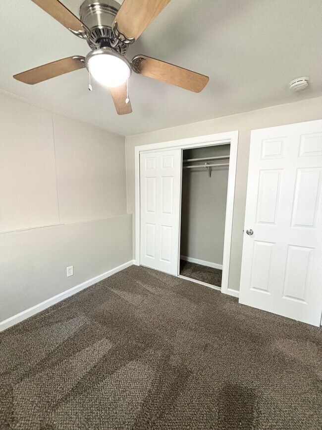 Building Photo - 350 Vehr Dr