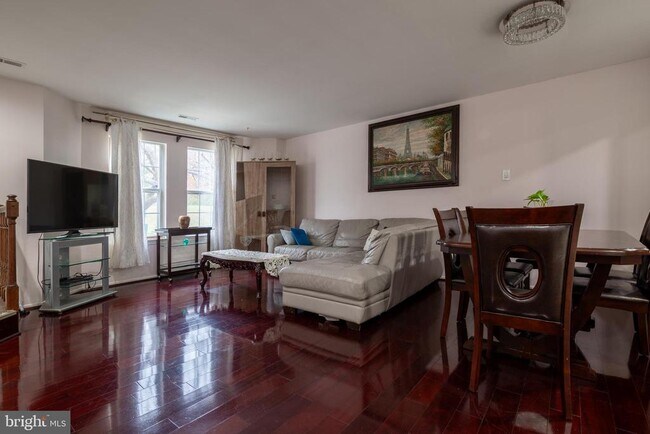 Building Photo - 14624 Monmouth Dr