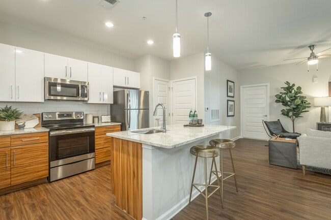 Building Photo - Hawthorne at the W