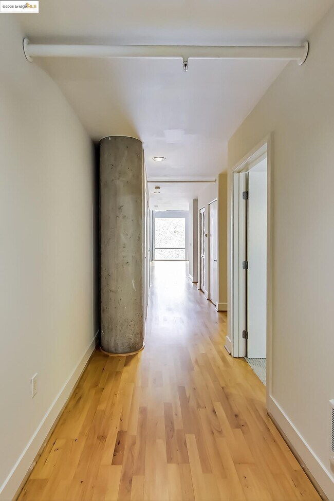 Building Photo - 311 Oak St