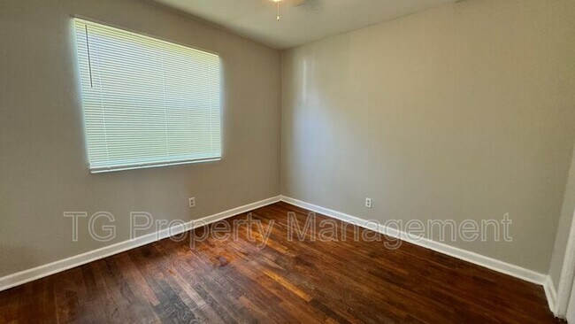 Building Photo - 6536 Anvers Blvd S