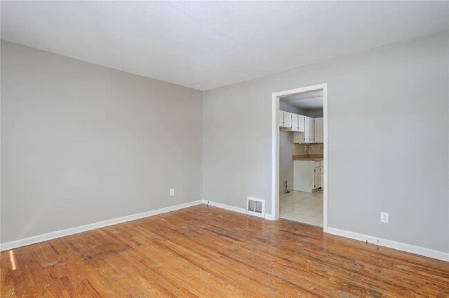 Building Photo - 10516-10516 E 10th St S