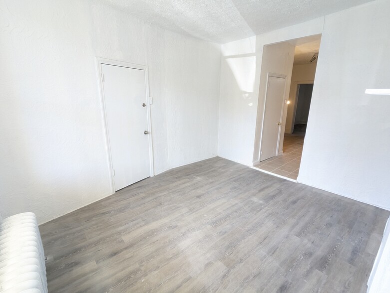 Living room - 5833 Crittenden St