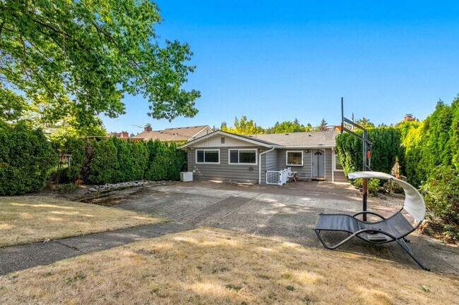 Building Photo - 3616 33rd Ave W
