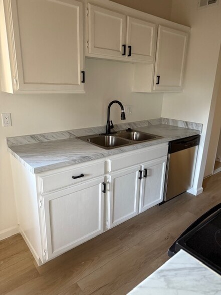 Building Photo - 4437-4439 Vista Del Monte Ave