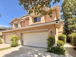 Building Photo - Beautifully Updated Home with Modern Finishes & Private Backyard Retreat!