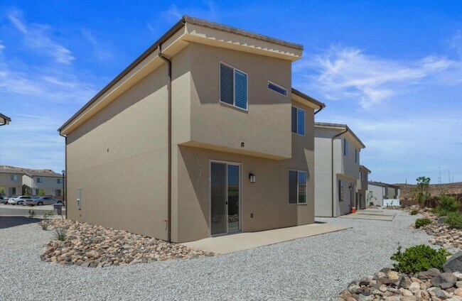 Building Photo - 5868 S Mythical Ln