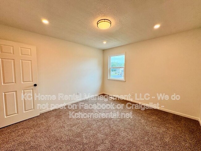 Building Photo - 307 E Main St